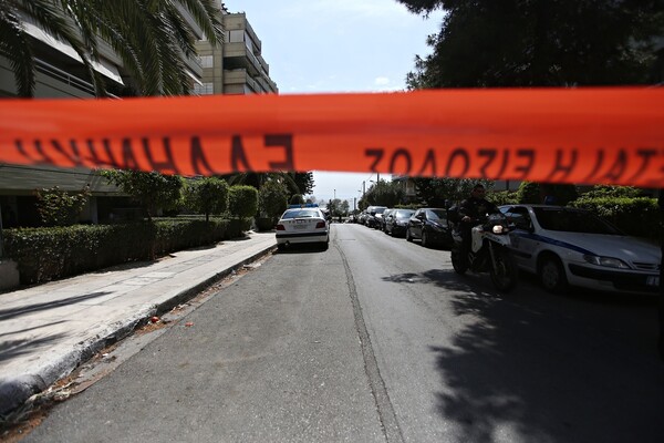 Πυροβόλησαν δικαστικό επιμελητή έξω από τα γραφεία της εφημερίδας «Μακελειό»