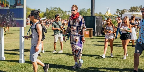 Κορίτσια και αγόρια του Coachella - Street style από το μεγάλο φεστιβάλ μουσικής στην Καλιφόρνια