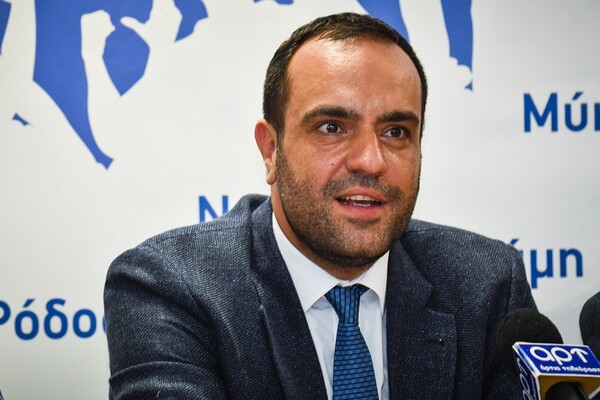 «Με τίποτα καζίνο σε Μύκονο και Σαντορίνη»- Τι λένε στο LIFO.gr οι δήμαρχοι των δύο νησιών