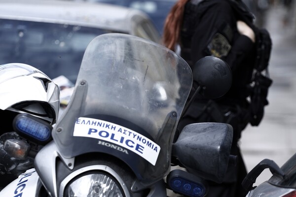 Πάνω από 70 πυροκροτητές είχε ο Αφγανός που συνελήφθη στην Αθήνα - Τι δείχνουν οι έρευνες