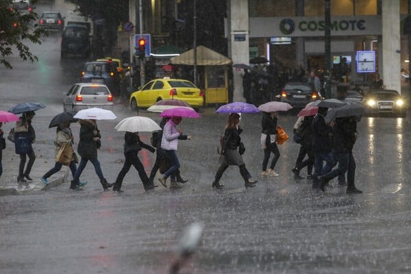 Βροχές, καταιγίδες και ισχυροί άνεμοι σήμερα