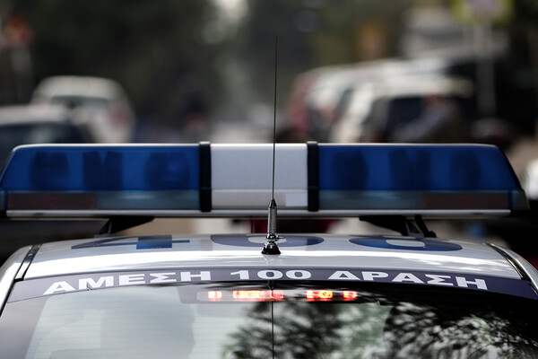 Αναστάτωση στο αστυνομικό τμήμα Αμπελοκήπων - Παρέδωσαν χειροβομβίδα
