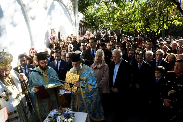 Θεοφάνεια στην Αθήνα- 25 φωτογραφίες από τον αγιασμό των υδάτων στην Αττική