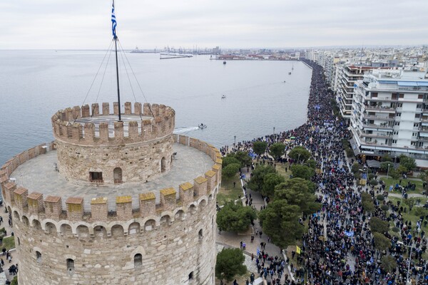 Πόσο μεγάλο είναι το συλλαλητήριο στη Θεσσαλονίκη; - Δείτε τις εικόνες από το drone...