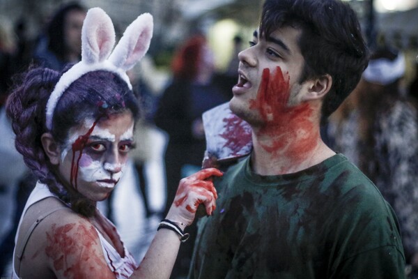 Zombie Walk Athens 2018: Οι Αθηναίοι ντύθηκαν ζόμπι και έκαναν παρέλαση τρόμου στο κέντρο της πόλης