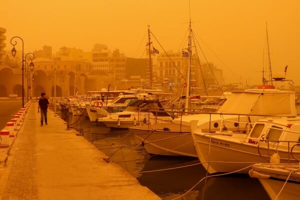 Δείτε τις πρωτοφανείς εικόνες από το Ηράκλειο σήμερα - Η Κρήτη καλύφθηκε από αφρικανική σκόνη