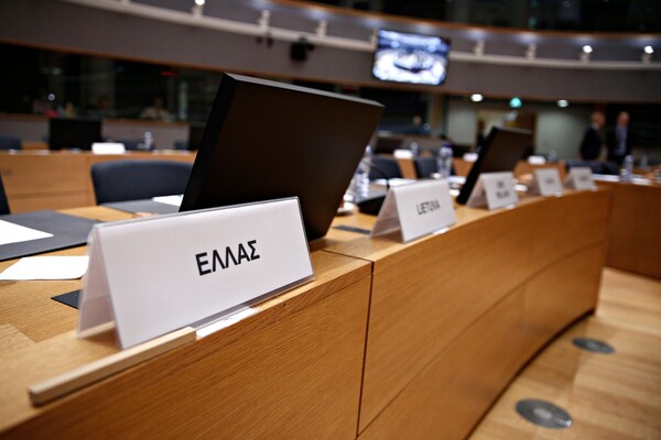 Τα «βλέμματα» στο σημερινό Eurogroup για το κλείσιμο της γ' αξιολόγησης