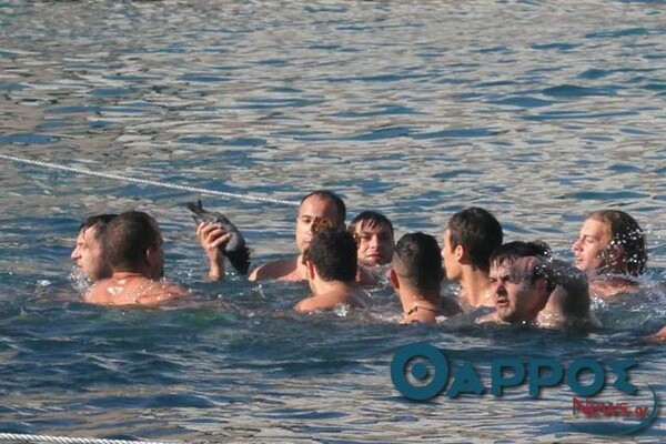 Θεοφάνεια-θρίλερ στην Καλαμάτα: Νεκρό το περιστέρι ή το έπνιξαν;