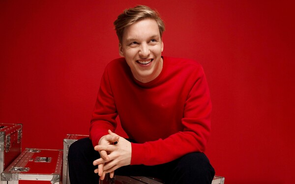 George Ezra: Ένας ποπ σταρ που μιλάει για καλοπέραση αλλά κατατρύχεται από άγχη