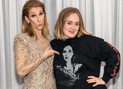 Η Adele πήγε σε συναυλία της Céline Dion σχεδόν άβαφη και με μπλούζα έκπληξη