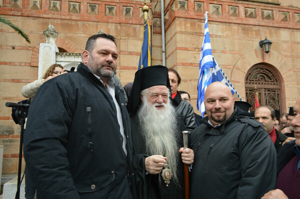 Ο Αμβρόσιος δηλώνει πως προτιμά να τον αποκαλούν «φασίστα, παρά κατσαπλιά»