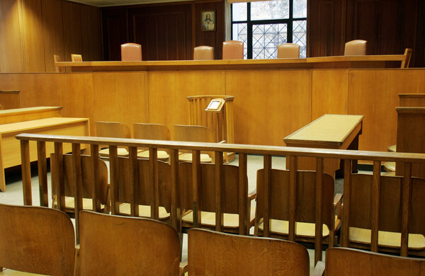 Για τρίτη φορά σε δίκη οι 36 επιχειρηματίες και χρηματιστές για τις «μετοχές - φούσκες» του 1999