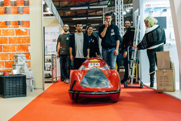 Μια ομάδα φοιτητών του Μετσόβιου Πολυτεχνείου κατασκεύασε ένα όχημα βγαλμένο από το μέλλον