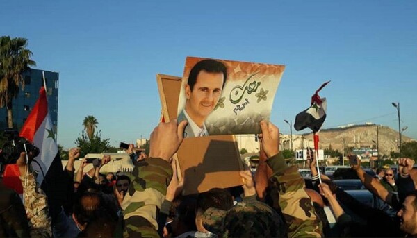 Ο Άσαντ δημοσιεύει βίντεο λίγο μετά το βομβαρδισμό - Εκατοντάδες πολίτες συγκεντρώνονται σε πλατείες της Δαμασκού