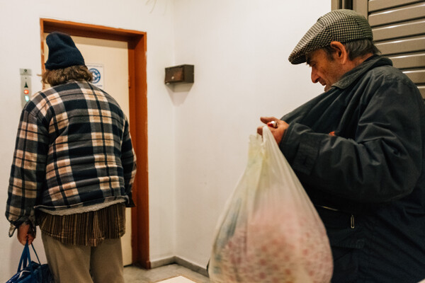 Γιατί αυξάνονται με δραματικούς ρυθμούς οι άστεγοι στην Αθήνα;