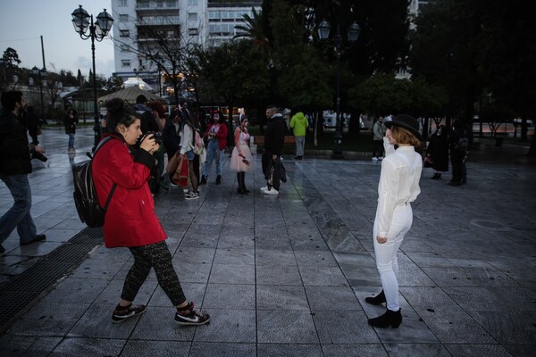 Zombie Walk Athens 2018: Οι Αθηναίοι ντύθηκαν ζόμπι και έκαναν παρέλαση τρόμου στο κέντρο της πόλης