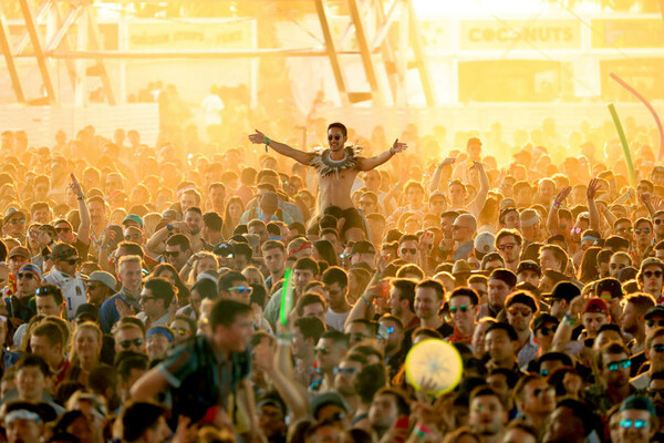 Κορίτσια και αγόρια του Coachella - Street style από το μεγάλο φεστιβάλ μουσικής στην Καλιφόρνια