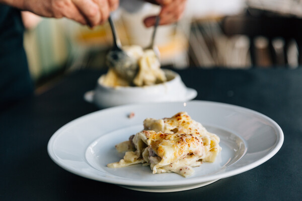 Mac & cheese σημαίνει απλώς μακαρόνια με τυρί