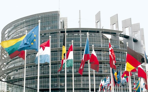 Die Welt: Οι Βρυξέλλες πιέζουν για ταχύτερους ρυθμούς στην διεύρυνση της ΕΕ από τα δυτικά Βαλκάνια