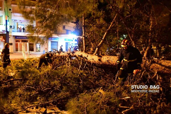 Καταστροφές και προβλήματα λόγω των ισχυρών ανέμων σε όλη τη χώρα