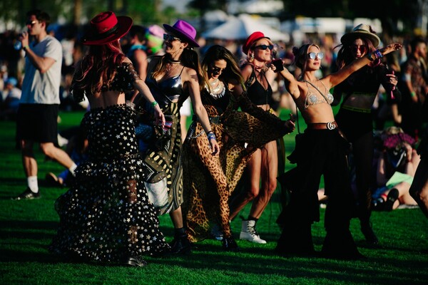 Κορίτσια και αγόρια του Coachella - Street style από το μεγάλο φεστιβάλ μουσικής στην Καλιφόρνια