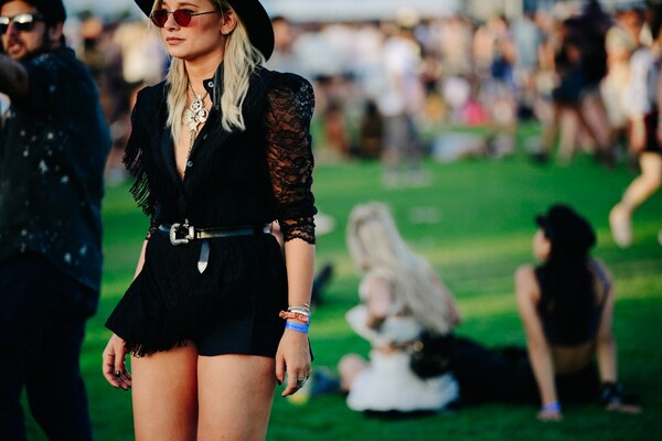 Κορίτσια και αγόρια του Coachella - Street style από το μεγάλο φεστιβάλ μουσικής στην Καλιφόρνια