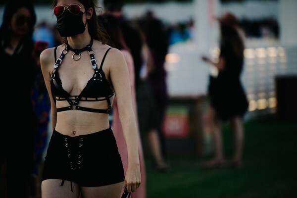 Κορίτσια και αγόρια του Coachella - Street style από το μεγάλο φεστιβάλ μουσικής στην Καλιφόρνια