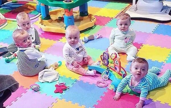 Η ζωή με πεντάδυμα: 60 πάνες, 20 αλλαξιές και 40 μπουκάλια γάλα μόνο σε μία μέρα