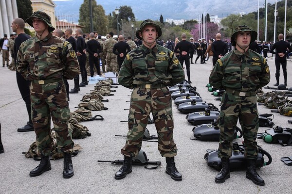 Η στρατιωτική παρέλαση της Αθήνας για την 25η Μαρτίου - ΦΩΤΟΓΡΑΦΙΕΣ