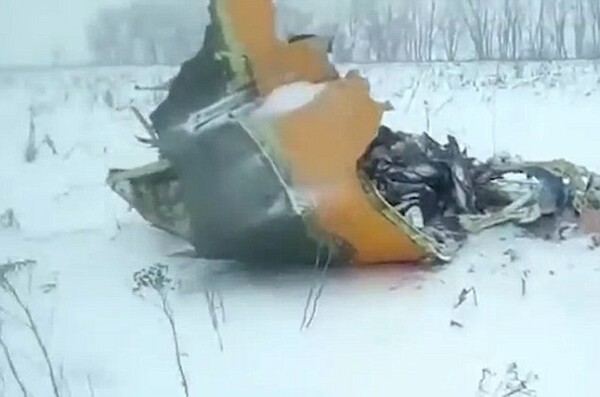 Οι πρώτες εικόνες από το σημείο όπου συνετρίβη το ρωσικό αεροπλάνο - Νεκροί οι 71 επιβαίνοντες