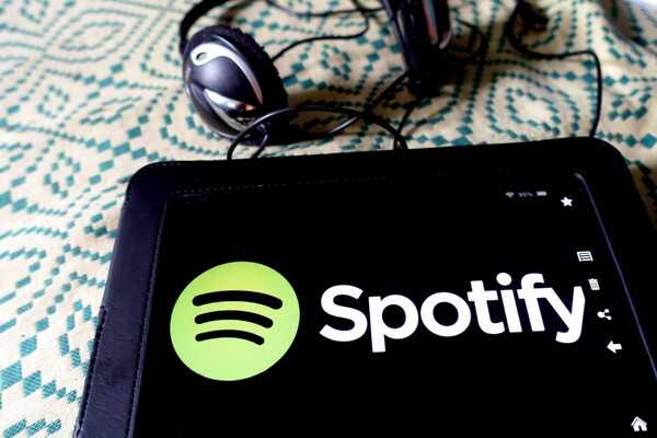 Spotify: Θα εμφανίζει πλέον τους συνθέτες και τους συγγραφείς των τραγουδιών