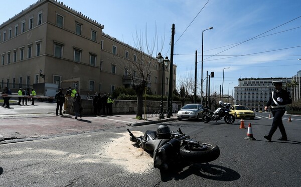 Τροχαίο στη Βουλή: Καταθέτει ο αυτόπτης μάρτυρας, οδηγός ταξί - Στο «μικροσκόπιο» βίντεο