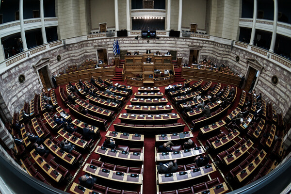 Ο ΣΥΡΙΖΑ πάει στη Βουλή το θέμα της συμμετοχής του Γεωργιάδη σε βάπτιση- Ζητά να κατατεθούν τα έγγραφα