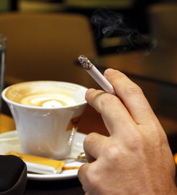 Τρία εκατομμύρια Έλληνες άνω των 15 ετών καπνίζουν κάθε μέρα- Περισσότεροι οι άντρες από τις γυναίκες