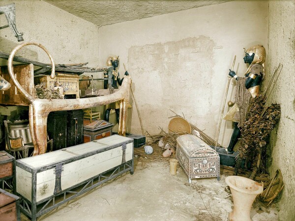 Επιχρωματισμένες εικόνες από την ανακάλυψη του τάφου του Τουταγχαμών