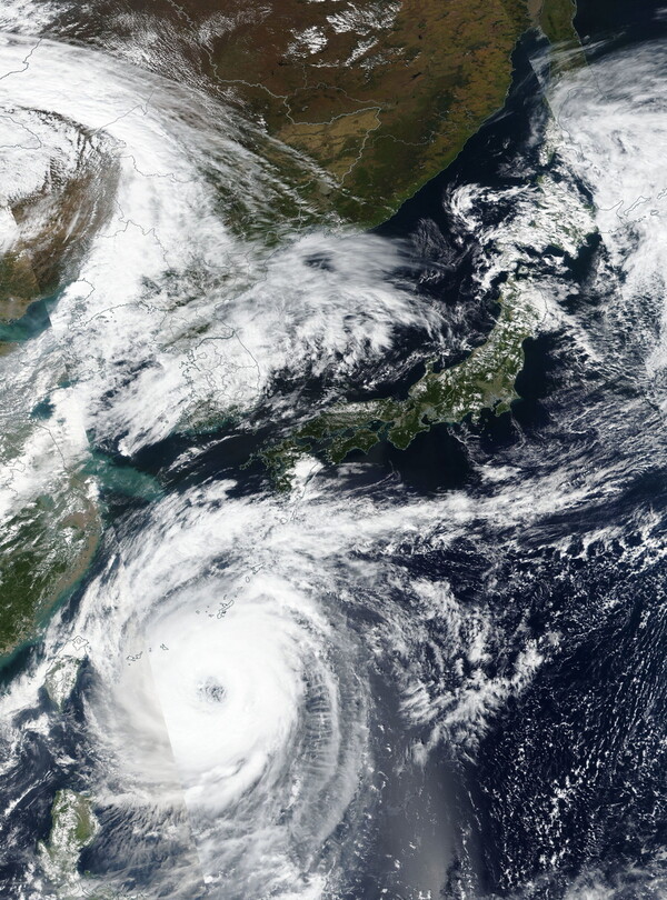 Ισχυρός τυφώνας πλήττει την Ιαπωνία- Τραυματισμοί, διακοπές ρεύματος και σοβαρές ζημιές
