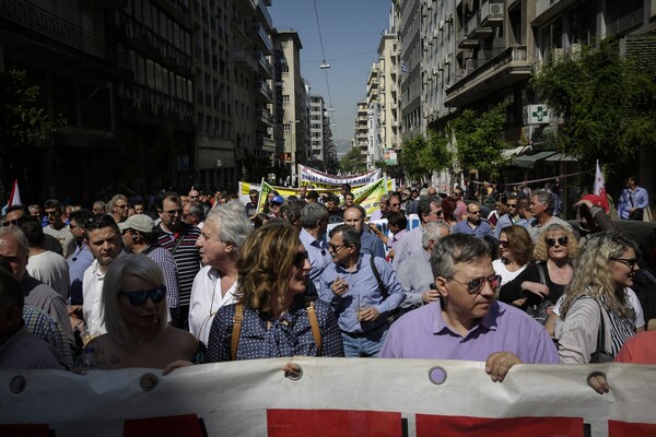 Στη Βουλή η πορεία της ΓΕΝΟΠ-ΔΕΗ - Έριξαν λιγνίτη στο μνημείο του Αγνωστου Στρατιώτη