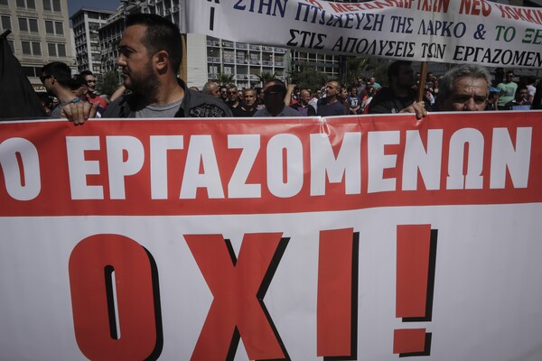 Στη Βουλή η πορεία της ΓΕΝΟΠ-ΔΕΗ - Έριξαν λιγνίτη στο μνημείο του Αγνωστου Στρατιώτη