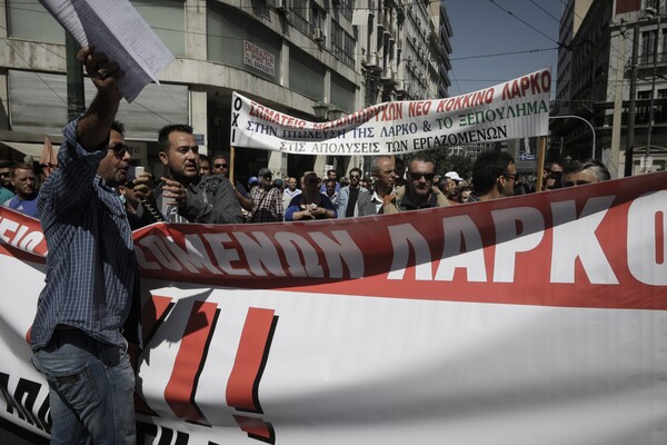 Στη Βουλή η πορεία της ΓΕΝΟΠ-ΔΕΗ - Έριξαν λιγνίτη στο μνημείο του Αγνωστου Στρατιώτη