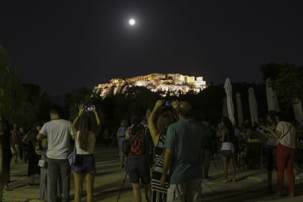 Η μαγική Πανσέληνος του Αυγούστου - Φωτογραφίες απ' όλη την Ελλάδα