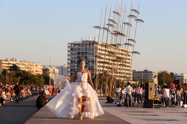 Η διαφορετική πασαρέλα με ρούχα από ανακυκλώσιμα υλικά επέστρεψε στη Θεσσαλονίκη