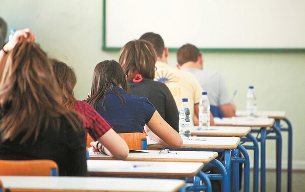Έρευνα δείχνει ότι όσο ανεβαίνει η ζέστη, τόσο πέφτουν οι βαθμοί των μαθητών στις εξετάσεις