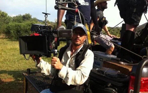 Καμηλοπάρδαλη σκότωσε γνωστό κινηματογραφιστή ντοκιμαντέρ στην Αφρική