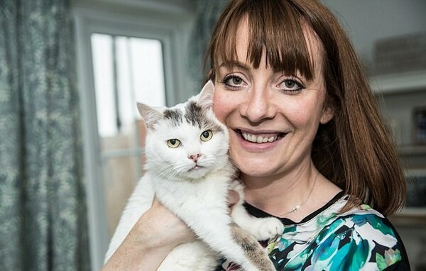 Γάτος έσωσε τη ζωή της ιδιοκτήτριάς του - Ανακηρύχθηκε μετά θάνατον «Γάτος της Χρονιάς»