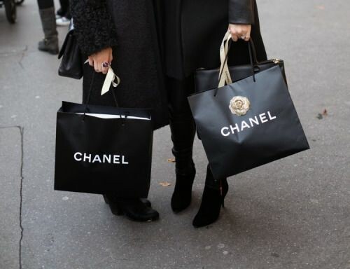 Chanel, Louis Vuitton και Hermès ξαφνικά φτηνότερες στην Τουρκία - Ουρές στις μπουτίκ πολυτελείας