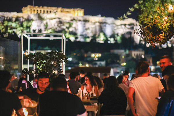Πού θα απολαύσετε καλό φαγητό και ποτό στην Αθήνα τις ζεστές μέρες του καλοκαιριού