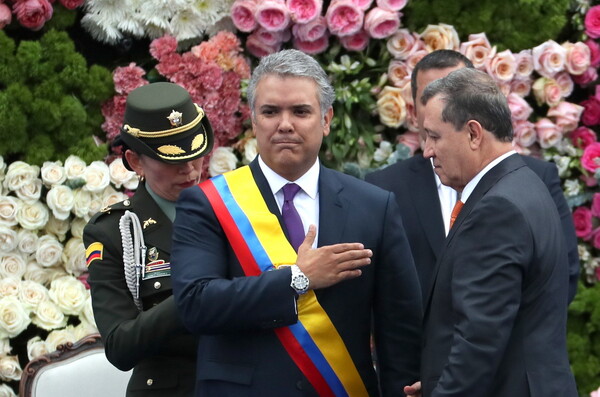 Ο Ιβάν Ντούκε ορκίστηκε νέος πρόεδρος της Κολομβίας