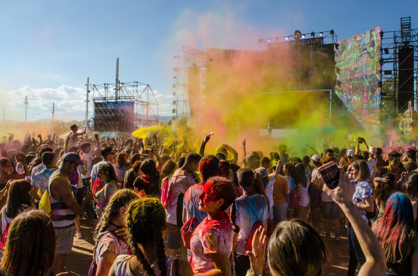 Colour Day Festival 2018: Μουτζουρωθήκαμε στο πιο πολύχρωμο πάρτι της Αθήνας (ΕΙΚΟΝΕΣ)