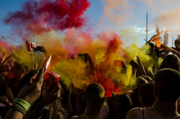 Colour Day Festival 2018: Μουτζουρωθήκαμε στο πιο πολύχρωμο πάρτι της Αθήνας (ΕΙΚΟΝΕΣ)