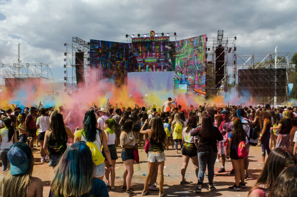 Colour Day Festival 2018: Μουτζουρωθήκαμε στο πιο πολύχρωμο πάρτι της Αθήνας (ΕΙΚΟΝΕΣ)